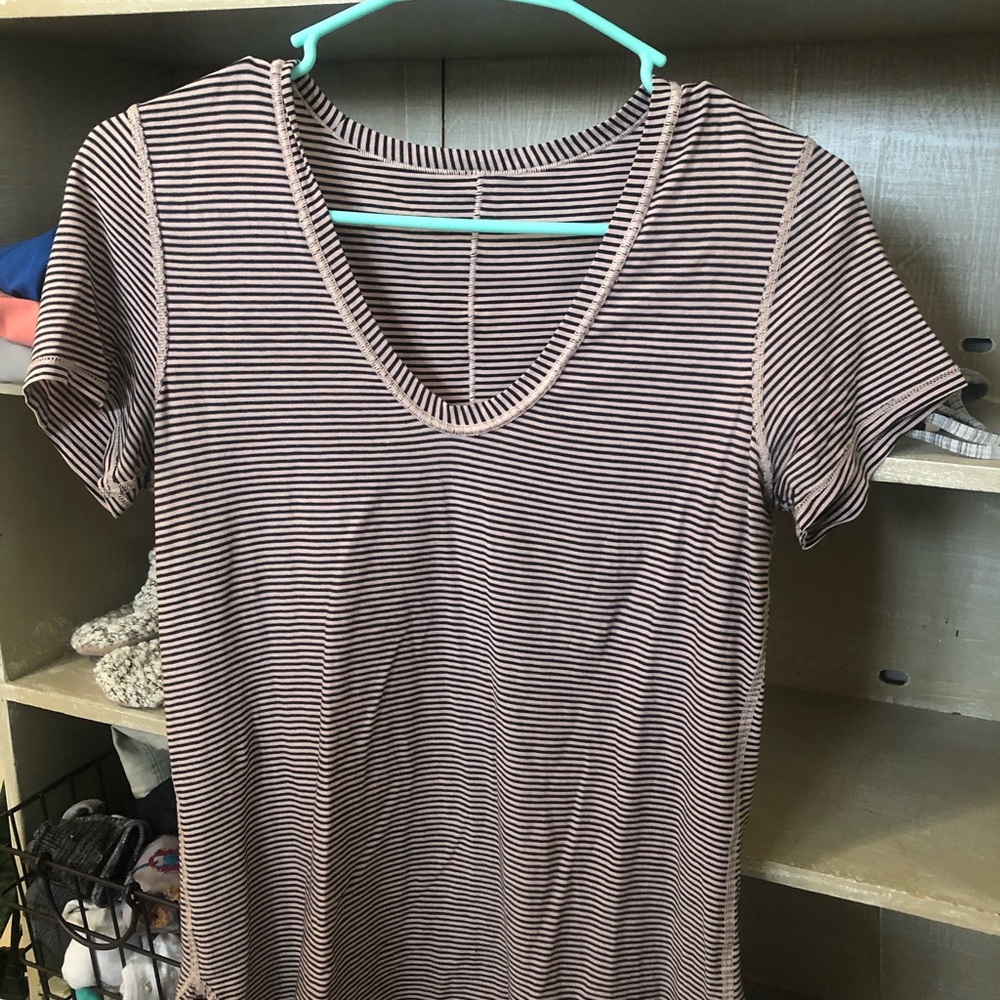 Lululemon size 6 tshirt